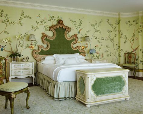 5 Crucial Elements of Victorian Style - Abode Green Victorian Bedroom, Victorian Style Decor, Bedroom Ideas Luxury, Victorian Room, Victorian Living Room, Victorian Bedroom, Airy Room, Victorian Decor, Traditional Bedroom