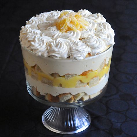 Lemon Mousse Trifle - a lemon lovers dream! It's a simple but delicious combination of sponge cake, lemon mousse, limoncello liqueur and whipped cream. Mousse Trifle, Dessert Trifle, Lime Dessert, Lemon Trifle, Trifle Bowl Recipes, Lemon Sweets, Trifle Cake, Trifle Dessert Recipes, Trifle Recipes