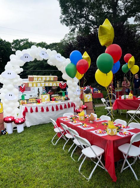 Super Mario Party Table, Mario Party Table, Mario Theme Birthday, Super Mario Party Ideas, Mario Party Ideas, Super Mario Bros Theme, Bolo Do Mario, Super Mario Theme, Super Mario Bros Party Ideas