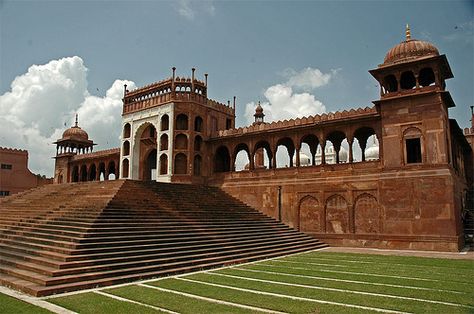 pearl mosque, bhopal, India Indian Landscape, India Images, Beautiful Mosques, India Tour, Rishikesh, Smart City, Tourist Places, Place Of Worship, Varanasi