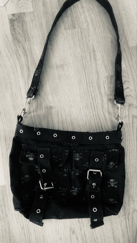 Emo Bag, Goth Bags, Goth Bag, Goth Purse, Goth Outfit Ideas, Y2k Accessories, Little Outfits, Goth Outfits, Pretty Bags