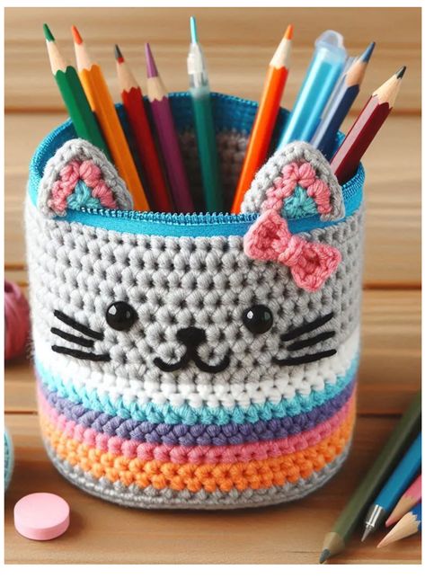 Crochet Pen Holder, Cat Pencil Holder, Crochet Office, Crochet Pencil Case, Cat Pencil Case, Crochet Mens Scarf, Pencil Holders, Crochet Items, Pink Yarn