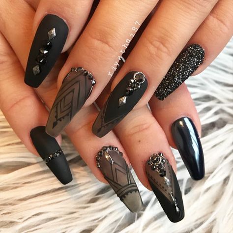 Matte Black Nails, Special Nails, Black Acrylic Nails, Black Nail Art, Nails Design With Rhinestones, Black Nail Designs, Black Nail, Halloween Nail Designs, Beautiful Nail Designs