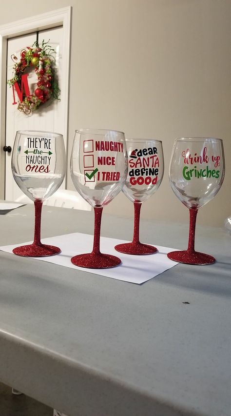 Xmas wine glasses Wine Glasses Diy, Cricut Wine Glasses, Wine Glass Sayings, Christmas Wine Glasses, Wine Glass Designs, Diy Wine Glasses, Decorated Wine Glasses, Christmas Glasses, Wine Glass Crafts