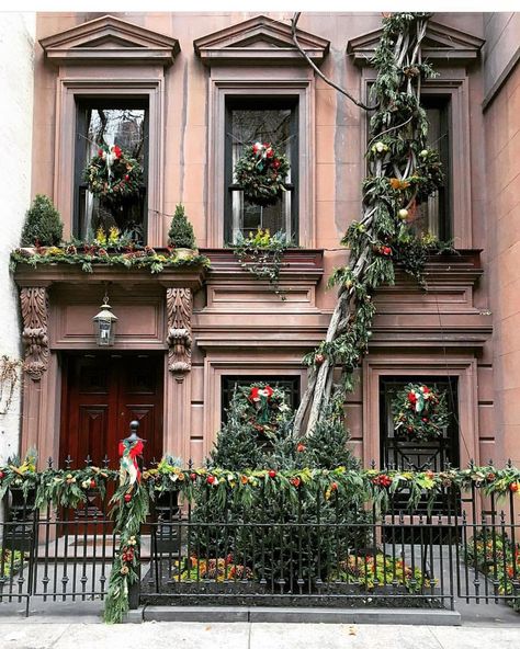 Brownstone Christmas, Upper East Side New York, East Side New York, Window Wreath, My Old Kentucky Home, House Deck, Atlanta Homes, New York Apartment, Upper East Side