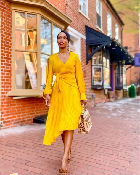 Mustard Yellow Dress Outfit Winter, Mustard Yellow Dress Outfit Classy, Mustard Yellow Dress Outfit, Mustard Dress Outfit, Mustard Yellow Heels, Grown Style, Yellow Dress Outfit, Sunday Fashion, Fitted Pencil Dress