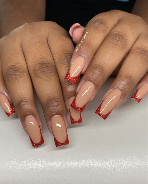 Glitter French Tips Christmas, Red Nail Coffin Design, Sparkling Red French Tip Nails, Trendy Nails Short Square Red, Red French Tip With Gold Line, Red French Nails With Glitter, Sparkly Red Tip Nails, Red Glitter French Tip Nails Square, Sparkly Red French Tip Nails Square