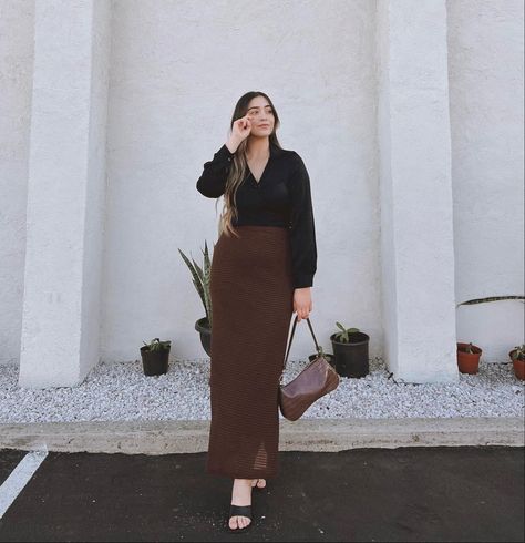 Long Maxi Skirt Outfits, Straight Skirt Outfits, Beige Top Outfit, Workout Skirt Outfit, Brown Skirt Outfit, Diverse Models, Long Brown Skirt, Black Straight Skirt, Black Skirt Outfits