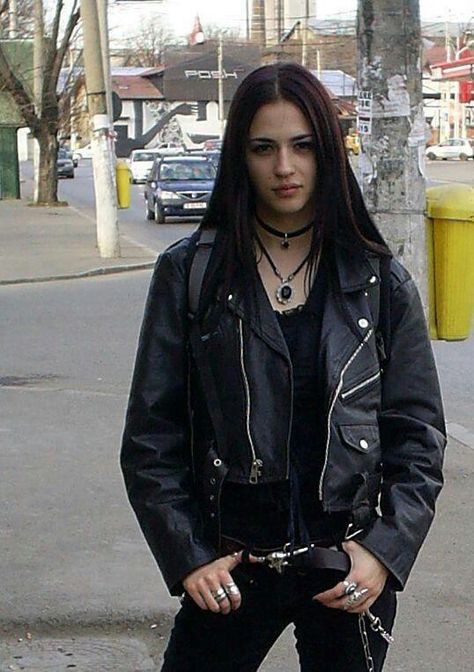 Hippie Rock, Metal Outfit, Black Metal Girl, Metal Chicks, Heavy Metal Girl, Heavy Metal Fashion, Goth Women, Rock Outfits, Metal Fashion