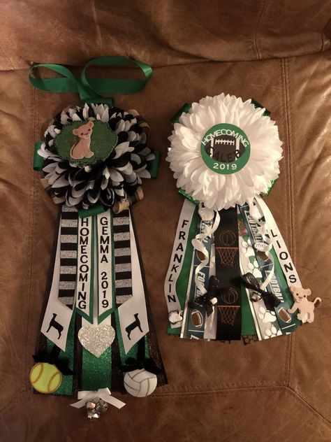 Homecoming mum small Homecoming Jeans Ideas, Graduation Leis Diy Ribbons, Unique Homecoming Mums, Senior Crown Ideas, Graduation Leis Diy, Football Mums, Texas Homecoming Mums, Homecoming Spirit, Homecoming Garter