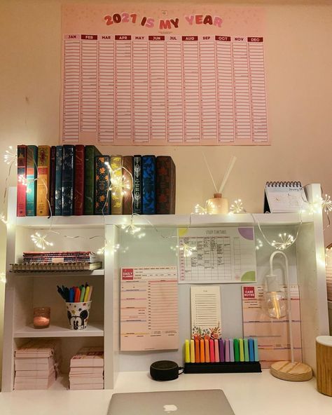 Organised Study Table, Study Area University, Study Table Decor With Sticky Notes, Law School Desk, Law Student Study Table, Uk University Room, Lecture Room University, Uni Desk, Study Table Organization