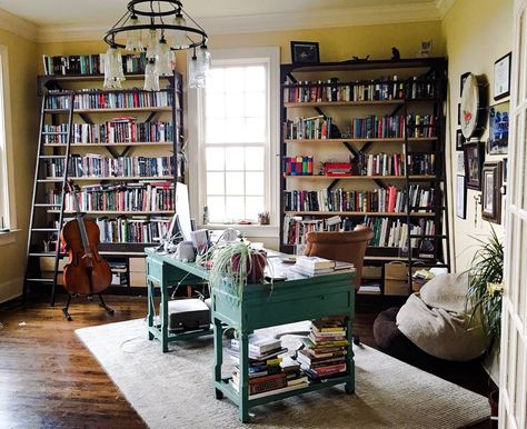 maggie stiefvaters office (!!!) National Book Lovers Day, Writer's Office, Home Library Office, Home Office Design On A Budget, Book Lovers Day, Writing Room, Writing Office, Writing Offices, Maggie Stiefvater