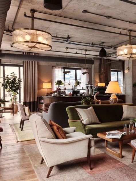 Coworking Space in Chicago's Fulton Market | Working From_ Hotel Lobby Lounge, Built In Daybed, Lounge Interiors, Hotel Lounge, Restaurant Lounge, Lounge Design, Soho House, Lounge Seating, Coworking Space