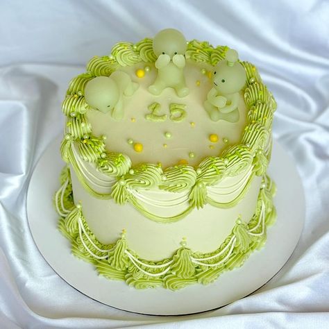 Kassandra Osorio | Smiski… | Instagram Muppet Birthday Cake, Birthday Ideas 19, Smiski Cake, Green Birthday Ideas, Kawaii Cake, Square Cake Designs, 27th Birthday Cake, Green Birthday Cakes, 17 Birthday Cake