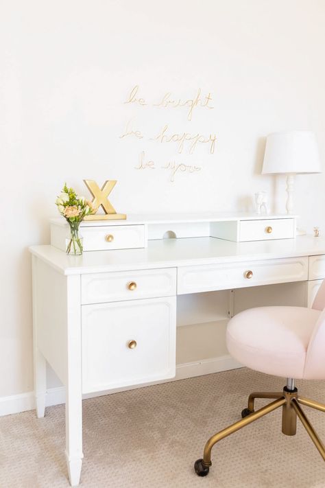 The Best Desks for Teenagers | Julie Blanner Girls Room Makeover, Desk For Girls Room, Preteen Bedroom, Teal Room, Girl Desk, Pink Bedroom For Girls, Julie Blanner, Oldest Daughter, Grace Elizabeth