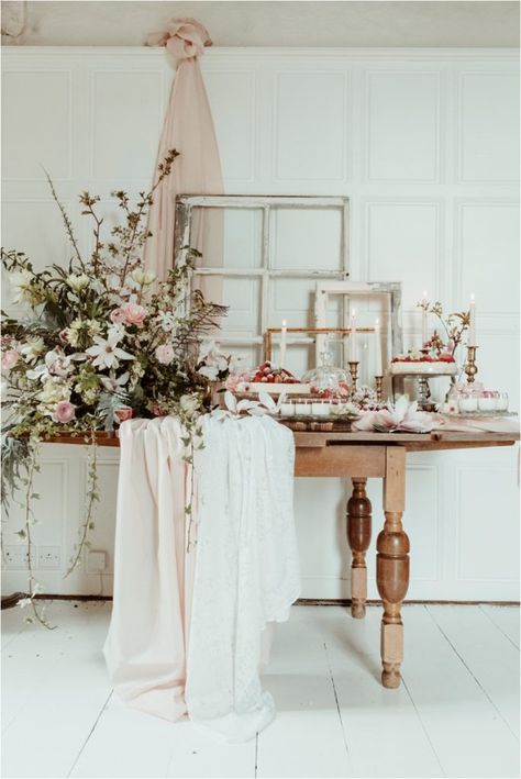 Butley Priory, Decoration Communion, Romance Inspiration, Pink Dessert Tables, Brown Birds, Decoration Buffet, Pink Desserts, Bird Wedding, Boda Mexicana