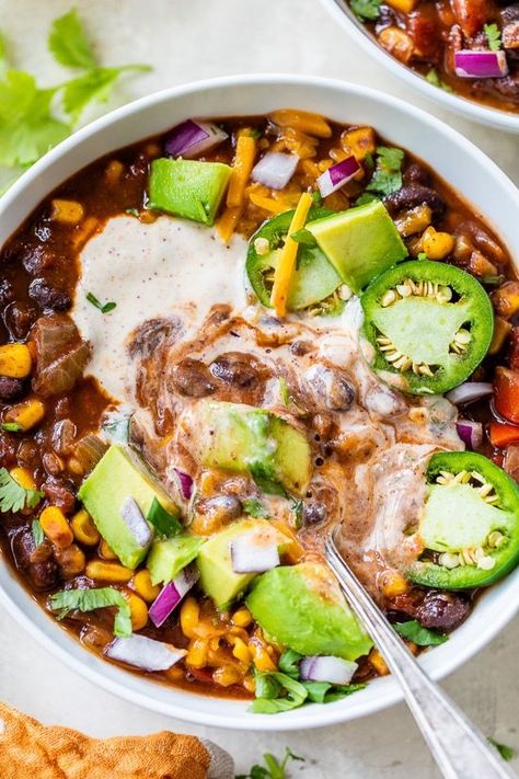 This Easy Black Bean Vegetarian Chili topped with Spiced Yogurt takes about 20 minutes to cook but tastes like it simmered for hours. #blackbeans #chili #vegetarian #vegetarianchili #beans #healthyrecipes Black Bean Vegetarian Chili, Black Bean Chili Vegetarian, Chili Vegetarian, Vegetarian Chili Easy, Black Bean Chili, Bean Chili, Vegetarian Chili, Skinny Taste Recipes, No Bean Chili