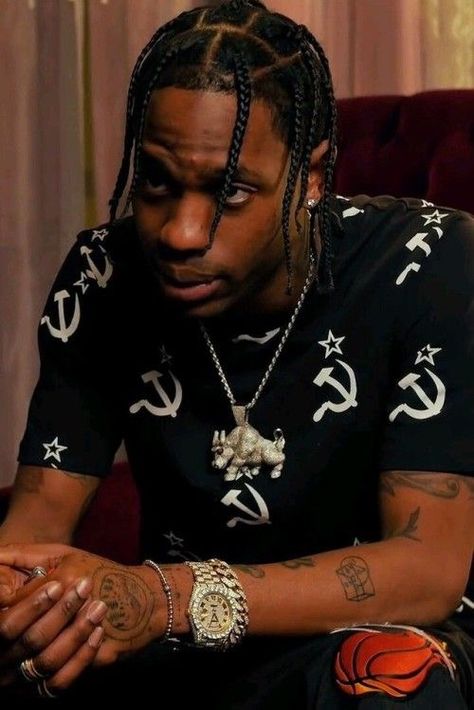 pin: goyardkev Travis Scott Hairstyle, Bull Pendant, Travis Scott Outfits, Travis Scott T Shirt, Nba Apparel, 90s Basketball, Rap Us, Bracelet Cartier, Ultra Beauty