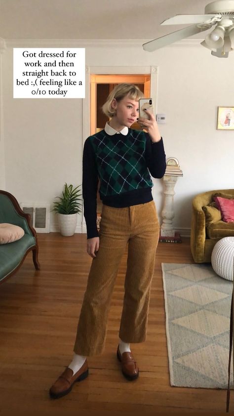 Professional Hipster Outfits, Professional Vintage Outfits, Bergheim Berlin Outfit, Nerdy Chic Outfits, Teacher Sweater Outfit, Mustard Turtleneck Outfits, Quirky Work Outfits Women, Eclectic Fashion Style Casual, Quirky Office Outfits