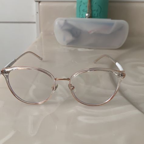 Nwt Blue Light Glasses. Clear And White Color. Light Academia Glasses, Photochromic Glasses Women, Cute Glasses Frames, Kacamata Fashion, Glasses Frames Trendy, Classy Glasses, White Glasses, Fancy Glasses, Glasses Inspiration