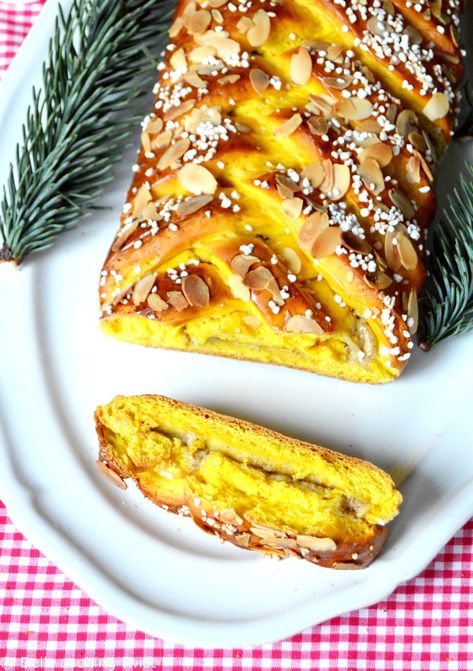 Swedish Saffron Braided Bread with Vanilla Cream | Del's cooking twist Vanilla Cream Filling, Saffron Recipes, Braided Bread, Swedish Christmas, Swedish Recipes, Vanilla Cream, Breakfast Casserole, Pavlova, Christmas Baking