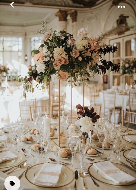 Classic Wedding Floral Arrangements, Quinceanera Table Centerpieces, High Wedding Centerpieces, Tall Floral Centerpieces Wedding, Tall Centerpiece Wedding, Tall Flower Centerpieces, Wedding Decoration Idea, Boho Wedding Reception, Ideas Wedding Decoration