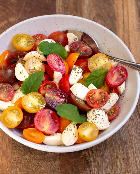 Bocconcini Salad, Sweet Dressing, Mint Salad, Cheese Salad, Cherry Tomato, Fresh Mint Leaves, Soft Cheese, Fresh Bread, Crusty Bread