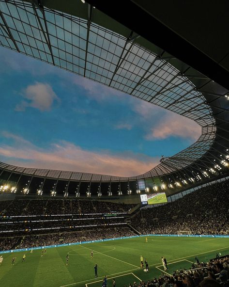 Tottenham Hotspur Stadium, Stadium Wallpaper, Stadium Architecture, Soccer Event, Soccer Workouts, Soccer Motivation, Soccer Goal, Wembley Stadium, Soccer Pictures