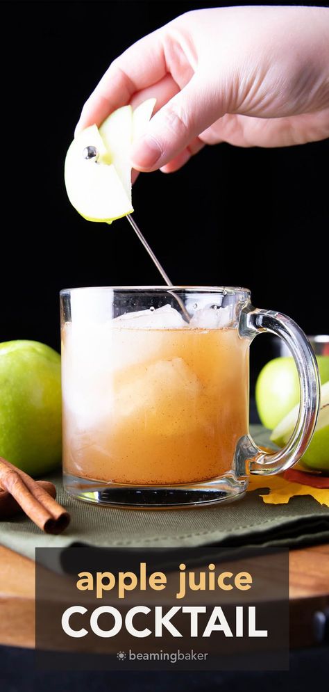 Tart apples combine with sweet maple syrup and a spike of vodka for apple pie in cocktail form: the best apple juice cocktail! | Recipe at BeamingBaker.com Apple Juice Cocktail Recipes, Apple Juice Cocktail, Gluten Free Desserts Holiday, Apple Juice Drinks, Maple Cocktail, Spritz Drink, Orange Juice Cocktails, Cocktail Syrups, Drink List