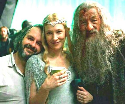 Peter Jackson with Cate Blanchett and Sir Ian McKellen. Lotr Cast, Gandalf The Grey, The Hobbit Movies, Into The West, Ian Mckellen, Heroic Fantasy, Fellowship Of The Ring, Thranduil, Jrr Tolkien