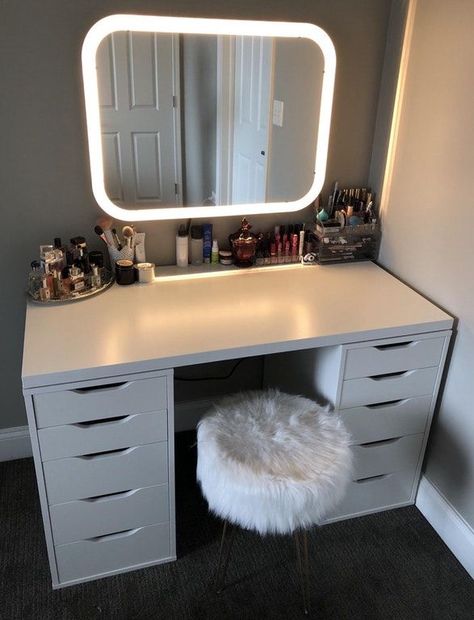 Makeup Room Interior Design, Makeup Room Design, Ikea Vanity, Rangement Makeup, Makeup Room Decor, Small Room Decor, Vanity Room, Makeup Rooms, Bedroom Vanity