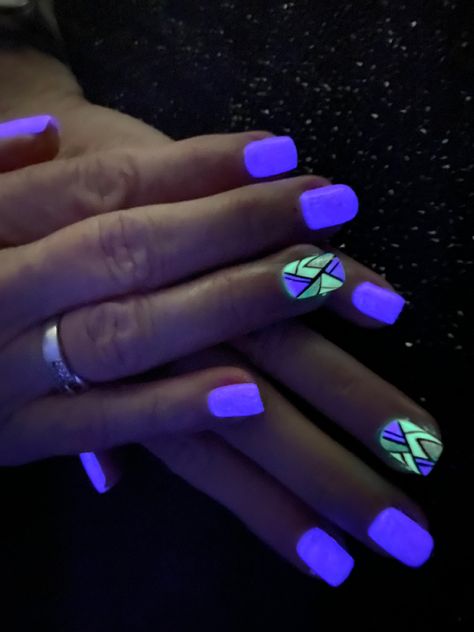 Glow In Dark Nail Designs, Glow In The Dark Nails Designs, Glow In Dark Nails, Glow In The Dark Nails, Dark Nail Designs, Concert Nails, Cute Nail Colors, Dark Nail, Sns Nails