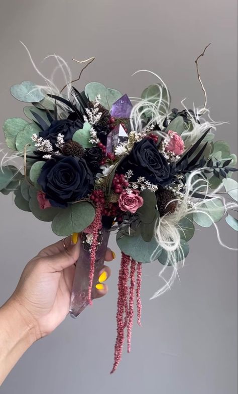 Crystal Wedding Bouquet, Crystal Bouquet, Amethyst Wedding, Black Wedding Dresses, Bouquet Wedding, Crystal Wedding, Alternative Wedding, Black Wedding, Amethyst Crystal