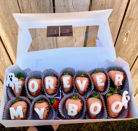 Sweetest Day Strawberries For Men, Anniversary Treat Box Ideas, Halloween Chocolate Covered Strawberries For Boyfriend, Boyfriend Strawberries, Spooky Strawberries For Boyfriend, Chocolate Covered Strawberries Boyfriend, Strawberries For Boyfriend, National Boyfriend Day Gift, Halloween Berries