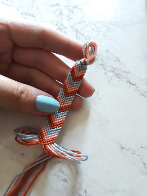 Indie Friendship Bracelet, Vsco Bracelets, Bracelet Chevron, Chevron Friendship Bracelets, Diy Friendship Bracelet, Yarn Bracelets, Cute Friendship Bracelets, Bracelet Inspo, String Bracelets