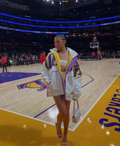 Nba Wife Aesthetic, Basketball Wife Aesthetic, Basketball Game Outfit Women, Basketball Jersey Outfit, Players Wives, Basketball Game Outfit, Basketball Girlfriend, Basketball Wives, Barbie Ferreira