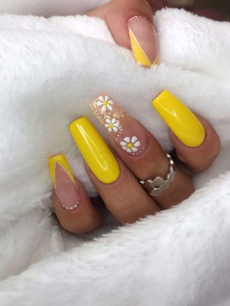 Nails Amarillo, Medium Coffin Nails, Spring Nails Coffin, Acrylic Nails Yellow, Uñas Aesthetic, Yellow Nails Design, Medium Coffin, Nails Yellow, Easy Nails