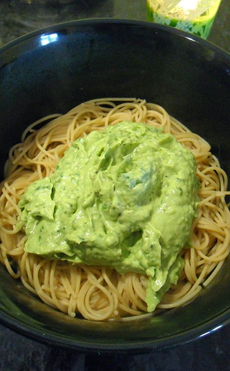 Avo Pasta Sauce, Pasta And Shrimp, Avocado Recipes Pasta, Avocado Cream Sauce, Calorie Counting Recipes, Reflux Recipes, Mexican Pasta, Cream Sauce Pasta, Creamy Avocado Sauce