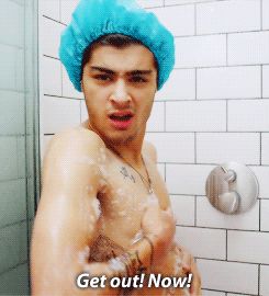 hahaha Zayn<3 One Direction Zayn Malik, Gambar One Direction, Zayn Malik Pics, One Direction Pictures, 1d And 5sos, I Love One Direction, Funny Face, 1 Direction, The Shower