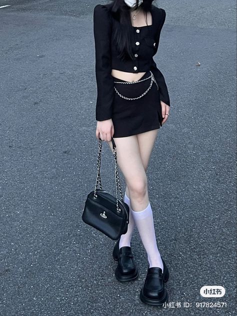 Girl Crush Outfit, Expensive Outfit Ideas, Yeyi Isabella, Outfit Ideas Korean, Ootd Korean, Black Korean, Gossip Girl Outfits, Korean Outfit Street Styles, Expensive Clothes