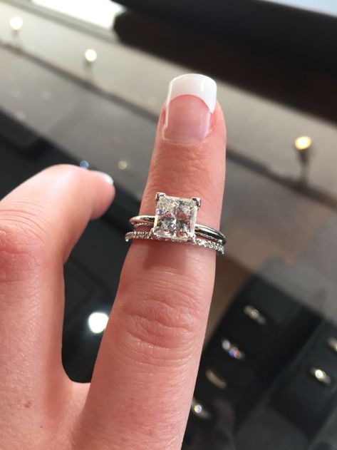 Princess Cut Wedding Band, Solitaire Princess Cut, Princess Cut Solitaire Ring, Gold Band Engagement Rings, Types Of Wedding Rings, Princess Cut Ring, Timeless Engagement Ring, Wedding Rings Princess Cut, Wedding Band Styles