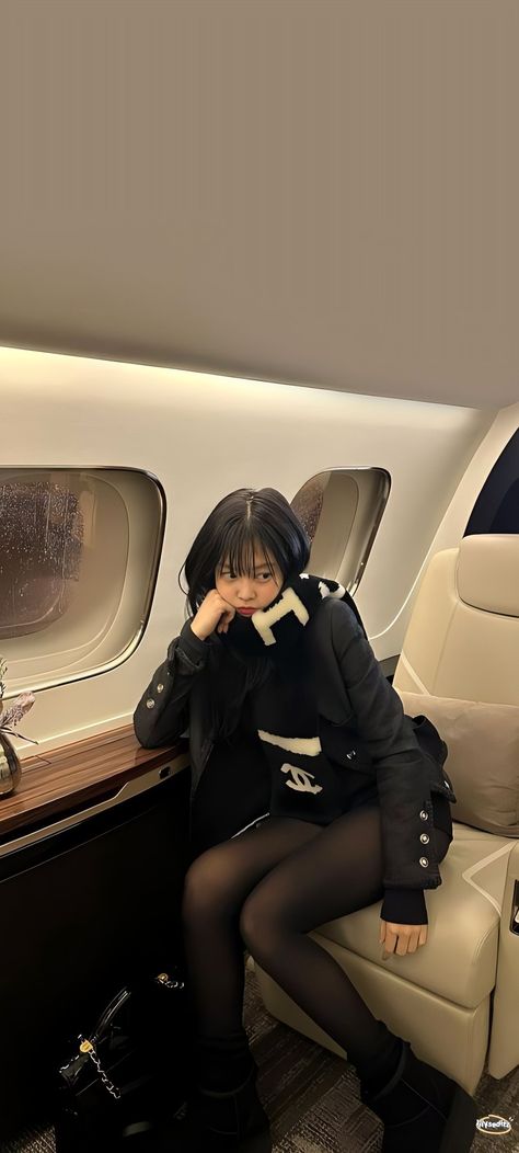 Jennie Blackpink Wallpaper, Airport Fashion Kpop, Easy Korean Words, Jennie Wallpaper, Girls Support Girls, Blackpink Wallpaper, Pink Out, Anime Fandom, Jennie Kim Blackpink