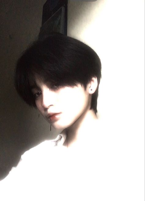 Short Hair Korea, Short Hair Makeup, Two Block Haircut, Tomboy Haircut, Short Hair For Boys, Tomboy Hairstyles, Short Hair Tomboy, Boy Best Friend Pictures