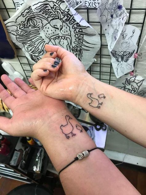 Best Friend Tattoos Friends Tv, Pivot Tattoo Friends, Friends Tv Show Tattoo Ideas Matching, F•r•i•e•n•d•s Tattoos, Friends Series Tattoo Ideas, Friends Lobster Tattoo, F R I E N D S Tattoo, Friends Theme Tattoo, Friends Inspired Tattoo