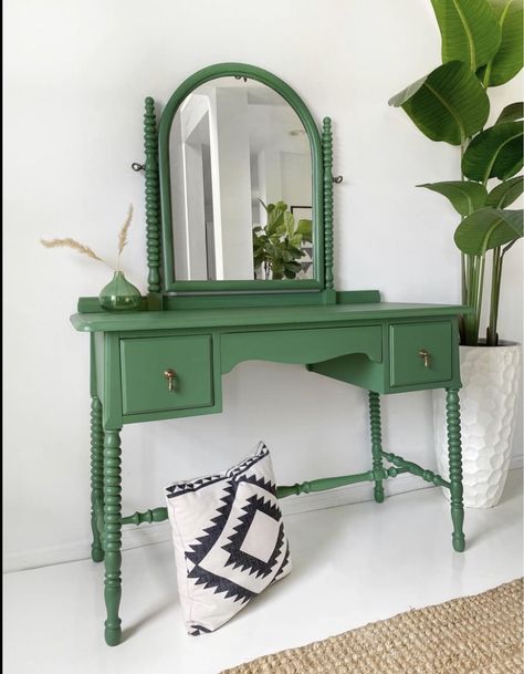 Green Vanity Bedroom, Green Furniture Bedroom, Boutique Hotel Bedroom, Green Painted Furniture, Colorful Dresser, Green Vanity, Green Dresser, Furniture Remodeling, Green Desk