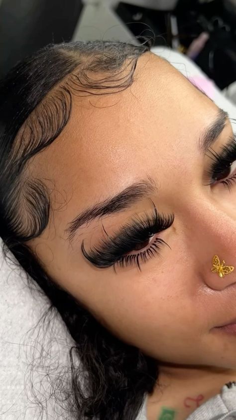 Natural Fake Eyelashes, Exotic Hairstyles, Lashes Tutorial, Eyelash Technician, Lash Extensions Styles, Eyelash Extensions Styles, Perfect Eyelashes, Pretty Lashes, Makeup For Black Skin