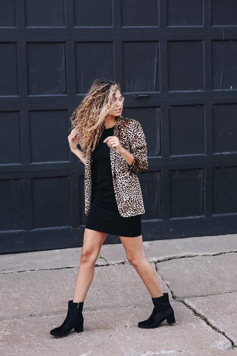 leopard print blazer Cheetah Print Blazer Outfit, Cheetah Blazer Outfit, Animal Print Blazer Outfit, Leopard Print Blazer Outfit, Leopard Blazer Outfit, Aunt Clothes, Printed Top Outfit, French Minimalist, My Chic Obsession