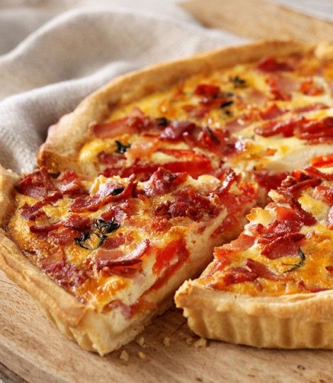 Shrimp Quiche, Bacon And Cheese Quiche, Tomato Quiche, Easy Quiche, Pizza Roll, Quiche Recipes Easy, Bacon Quiche, Easy Bacon, Cheese Quiche