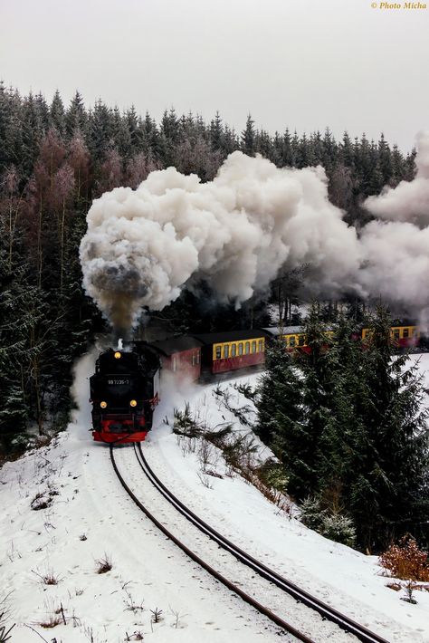 Abandoned Trains, Christmas Dreaming, Winter Inspo, Train Photography, Old Trains, Christmas Feeling, Christmas Train, Train Pictures, Winter Magic