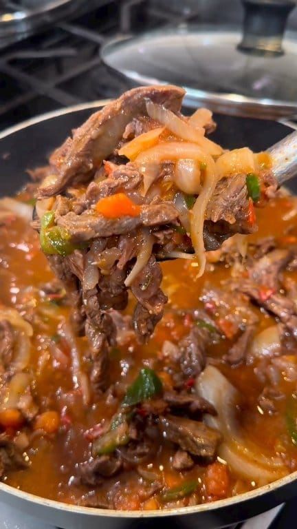 Carne ranchera 🥩 4 flap meat steaks Garlic salt Black pepper Half lime 1 onion 4 tomatoes 2 chiles serranos 2 chiles jalapeños Beef bullion 1 cubito knors de tomate Avocado oil And enjoy!!!!! I Don't Own Rights To Video Sharing For Recipe. #carneranchera #flapmeatsteak #bistecranchero🍛#recetafacil #recipeshare #cookathome #easyrecipes #mexicanfood #mexicanreels #titanic #fyp | Joe Cantu | Ramon Ayala Y Sus Bravos Del Norte · Chaparra De Mi Amor | Reels Ranchera Meat Recipes, Carne Ranchera Recipes, Carne Ranchera, Flap Meat, Flank Steak Rolls, Steak Roll Ups, Ramon Ayala, Burrito Recipes, Chile Jalapeño